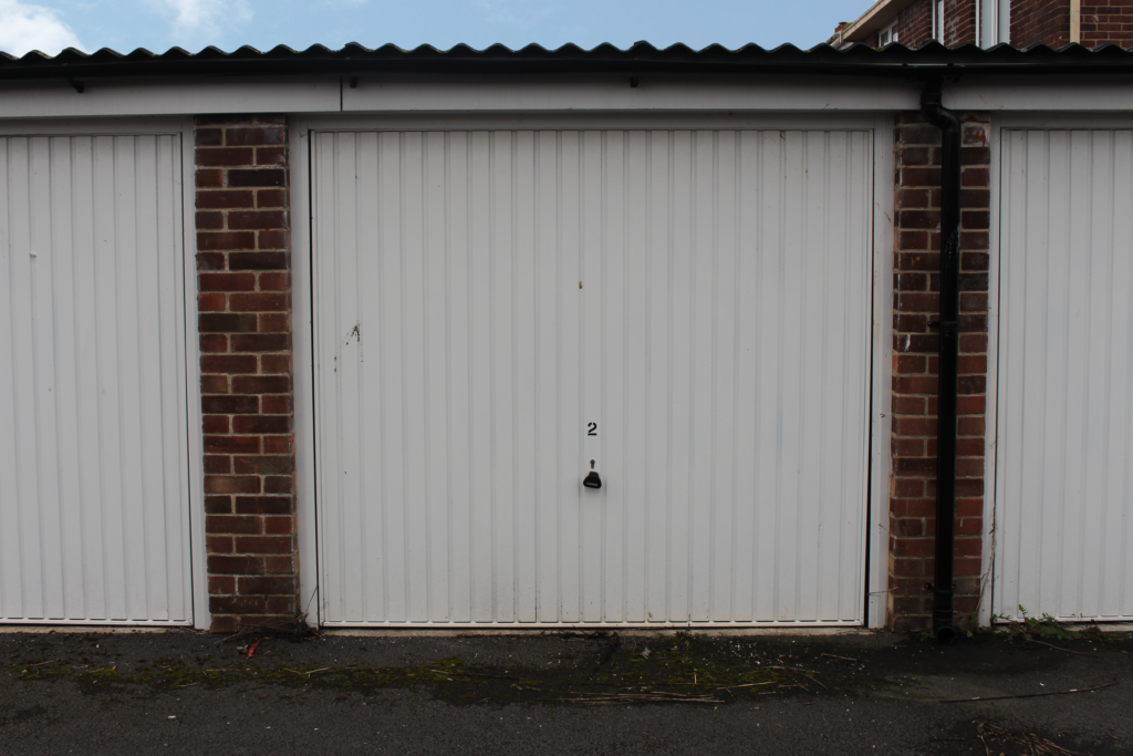 Picture of a white garage in Saxton Road